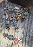 Bring rustic Southwestern style to your jewelry with these arrow 2‑hole slider beads. Each bead showcases an arrow design framed with a turquoise cabochon accent, finished in antique silver, brass, or copper tones. Their dual‑hole design makes them ideal as pendants or centerpiece beads in bracelets. Perfect artisan supplies for boho, tribal, and symbolic handmade jewelry collections with meaning and strength.