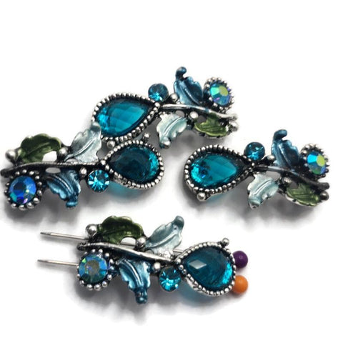 These Blue Floral 2 Hole Slider Beads feature sparkling blue rhinestones, hand-painted enamel leaves, and an antique silver finish that creates a beautiful botanical focal for handmade jewelry. Perfect as focal beads for bracelets, necklaces, and multi-strand designs, these decorative metal beads pair beautifully with crystals, seed beads, leather, and natural stone beads to create elegant floral jewelry with timeless style.