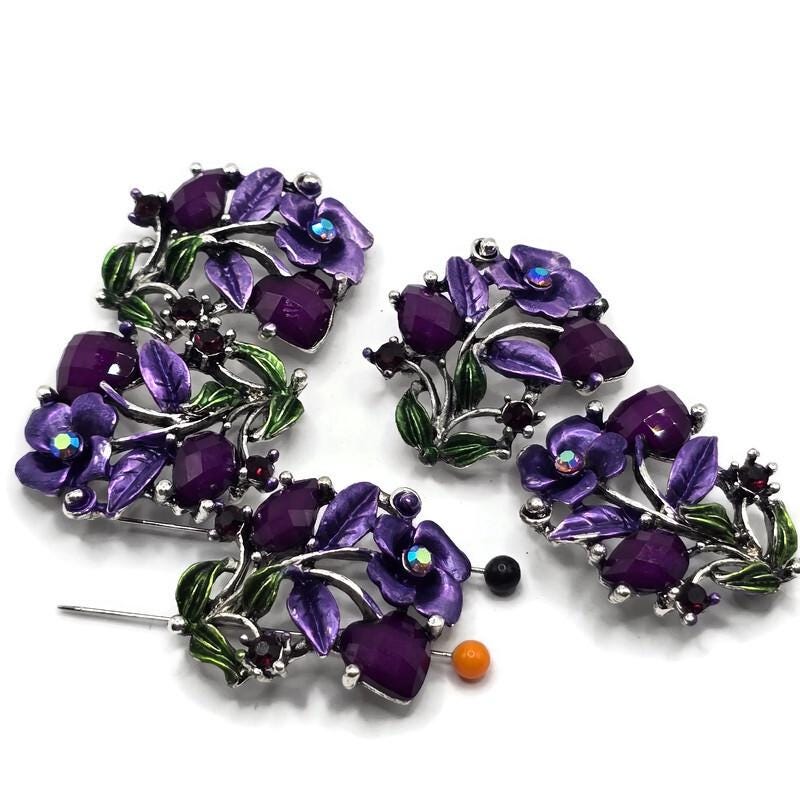 2 Hole Slider Beads -Qty 5 Antique Gold Floral Flower Jet Black Metal Findings for Jewelry Making Crafting Necklaces or Bracelets 981-M11
